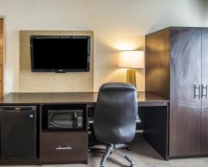 King Room - Non-Smoking room in Sleep Inn South Joplin
