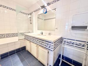 Appartements Appartement T3 a Valras-Plage avec parking proche plage - FR-1-781-106 : photos des chambres