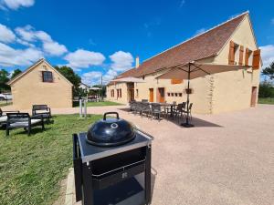 Maisons de vacances Gite 3*-6 & 14 pers, renove 2022, proche Chatre - FR-1-591-747 : Maison de Vacances