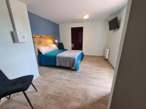 Maisons de vacances Gite 3*-6 & 14 pers, renove 2022, proche Chatre - FR-1-591-747 : photos des chambres