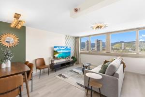 Newly Renovated 1 Bdr for 6, Elegant Condo, Minutes to the Beach, Heart of Waikiki