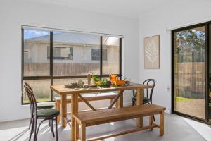 5min to shopping centre Brand New 5b3bath comfortable home at Calamvale