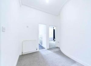 Montagues Luxury Victorian Apartment - Fast WiFi & Central Edinburgh