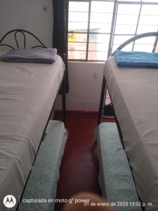 Hospedaje con vista ala laguna de huacachina refugio en el oasis