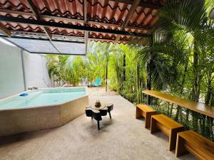 Casa Marañón con piscina Bioluminicencia Tortuga y Playa Quesera