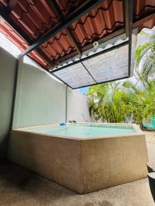 Casa Marañón con piscina Bioluminicencia Tortuga y Playa Quesera