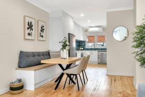 Anja Haus - Elegant Retreat near Somerton Park Beach