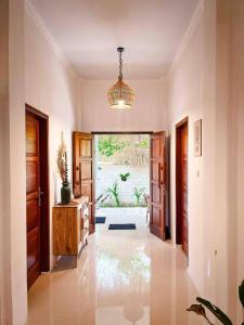 Villa Maulana - 3 Bedroom Home in Central Kuta