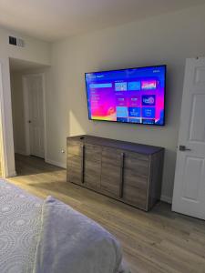 Luxury 2 bed 2 bath pool view