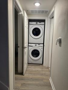 Luxury 2 bed 2 bath pool view