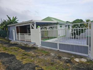 Maison cosy avec terrasse à Petit-Canal, 45 m²