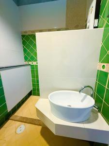 Spacious 2 Bedroom House In City Centre