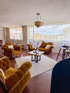 Mustard Apartment -Centrally located in Cuenca