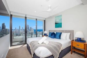 2 Bedroom Broadbeach Stay Walk to Beach