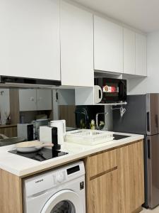 Quiet Modern pool view 5min walk to BTS Ekkamai