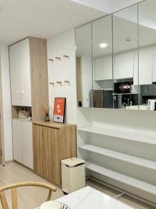 Quiet Modern pool view 5min walk to BTS Ekkamai