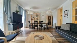 BASAGOITI- Downtown and with ocean views