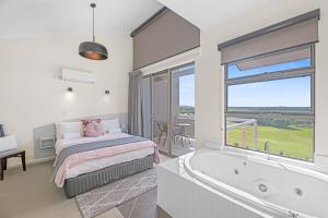 Luxurious 2-Bedroom Spa Apartment with Ocean Views