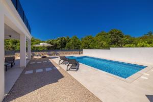 Holiday house SARA with private pool 