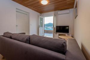 Nice apartment with private heated pool in Villa Lahor
