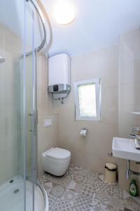 Nice apartment with private heated pool in Villa Lahor