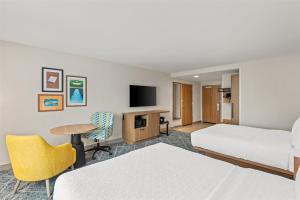 Queen Room with Two Queen Beds and Bath Tub - Mobility Access room in Hampton Inn by Hilton Cooperstown