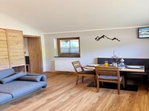 Sunny Alpine Apartment by the Slopes