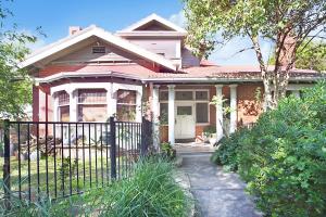 Chic Elwood Escape by ReadyStay