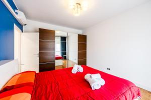 Large apartment with private balcony and workspace