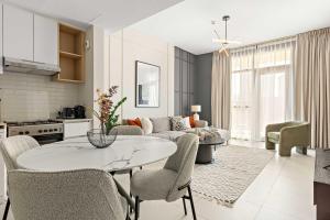 Silkhaus Vacation Homes Premium 1BDR Minutes walk to Reem Beach