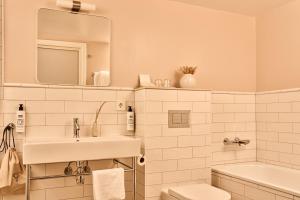 Suite with Lake View room in Sola Strand Hotel