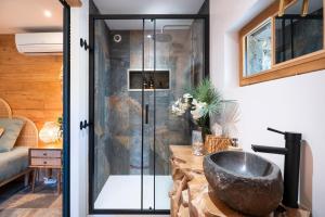 Maisons de vacances Samadhi - Gite avec jardin et spa : photos des chambres