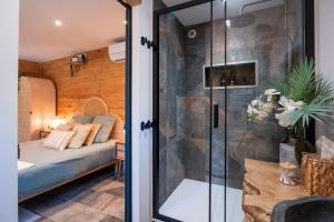 Maisons de vacances Samadhi - Gite avec jardin et spa : photos des chambres
