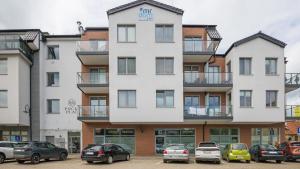 Obrońców Wybrzeża, Sun & Snow