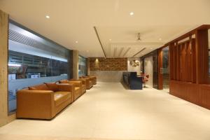 99 Hotel AIRPORT Stay NEAR Delhi Airport WITH- Free Airport PICKUP