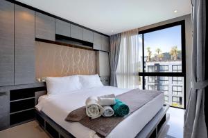 Fun, Beach & Topical Vibes! Pool View 2BR Apartment CTG P603-4 in Tropics Kamala Residence