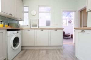 Spacious Cardiff Home with Garden and Wifi!