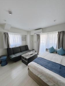 We support a comfortable trip, Direct access to Kansai Airport, Room in the heart of Osaka, Maximum 4 people, Room 402