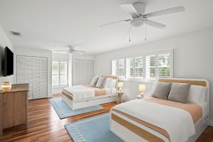 Steps 2 Beach PoolSPA Game Room Pool Table