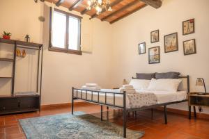 Classic Florentine flat with garden
