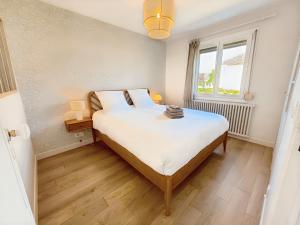 Maisons de vacances La Maison de Ranville - Entre Caen & la Mer avec jardin et parking gratuit : photos des chambres
