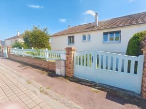 Maisons de vacances La Maison de Ranville - Entre Caen & la Mer avec jardin et parking gratuit : photos des chambres