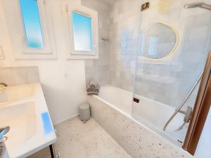 Maisons de vacances La Maison de Ranville - Entre Caen & la Mer avec jardin et parking gratuit : photos des chambres
