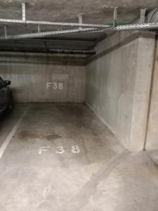 Avignon appartement en face des remparts, parking