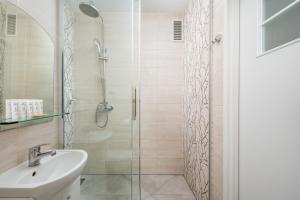 Royal Baths Inviting Apartment by BookingHost