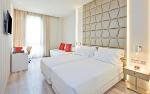 Superior Triple Room room in NH Collection Barcelona Podium
