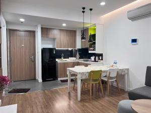 Republic Plaza - Near Airport