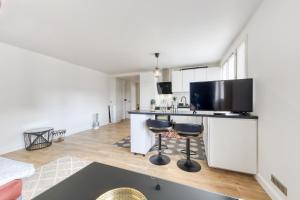 Appartement Choisy Moderne Accès Direct Paris en RER C & Tram