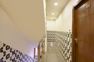 Via Blue Bell - Nr New Delhi Railway Station