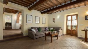 PODERE MADONNA DI MEZZO 6, Emma Villas